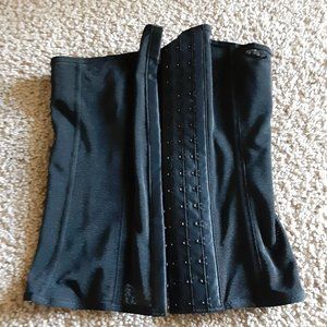 SKIMS womans waist trainer black onyx size medium